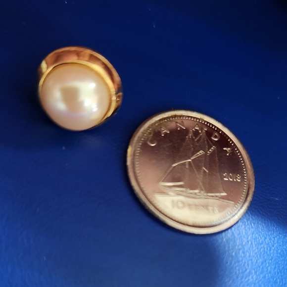 RICHELIEU Faux Pearl Stud Earrings - Picture 11 of 11